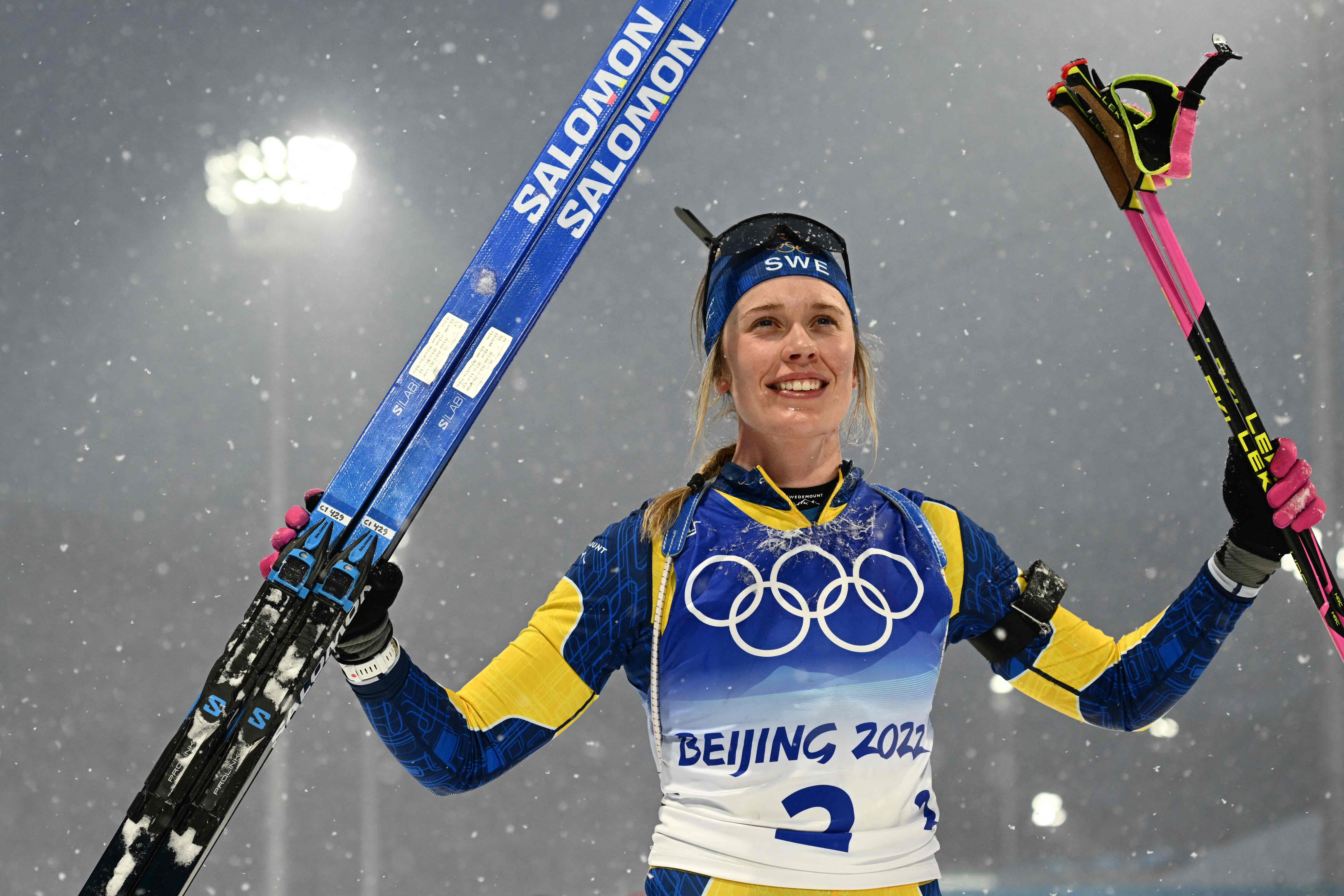 挪威选手在雪地滑行比赛中斩获金牌