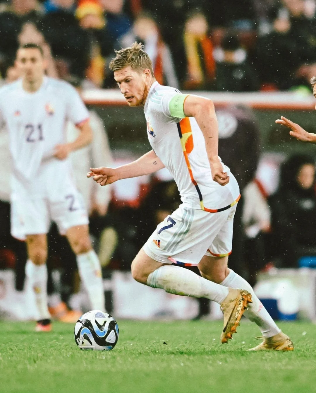 比利时新秀表现抢眼，跻身总决赛