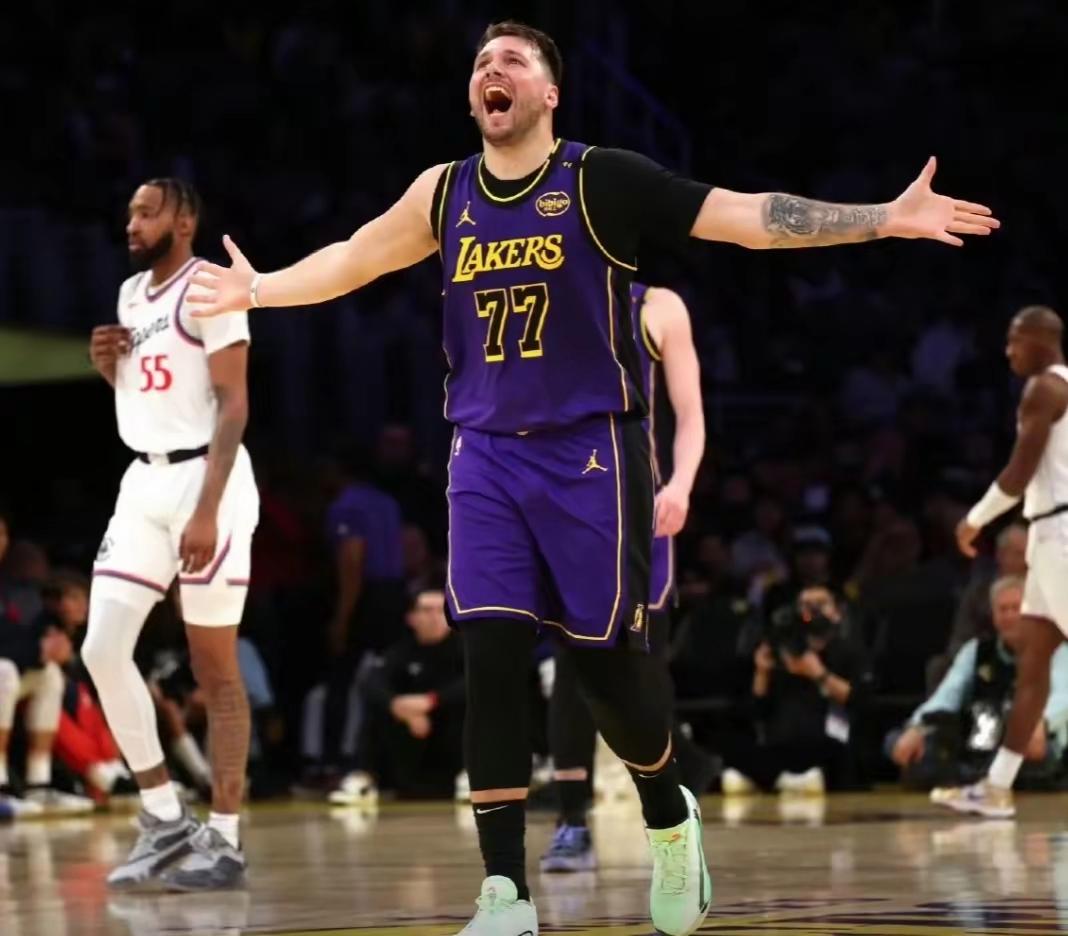 关于湖人队大腿伤势好转，将带领球队冲击总冠军的信息