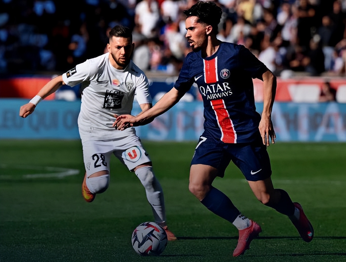 包含巴黎圣日耳曼客场豪取大胜，实力碾压对手的词条