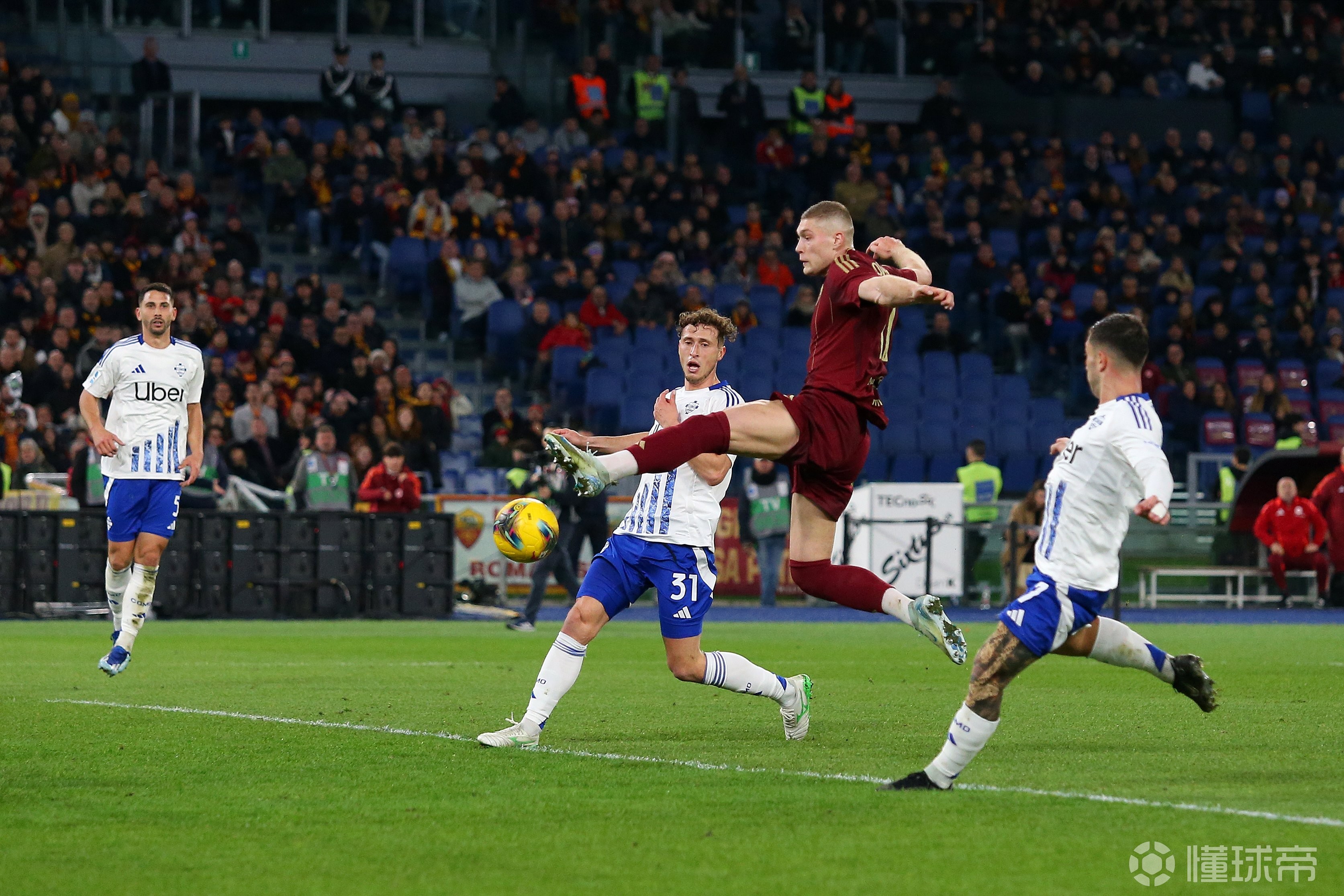 罗马球队备战下一场比赛，全队士气高涨的简单介绍