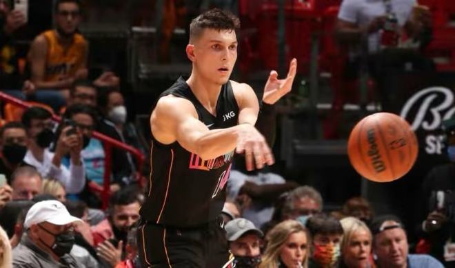 关于迈阿密热火主教练被起诉事件引发团队内部紧张的信息