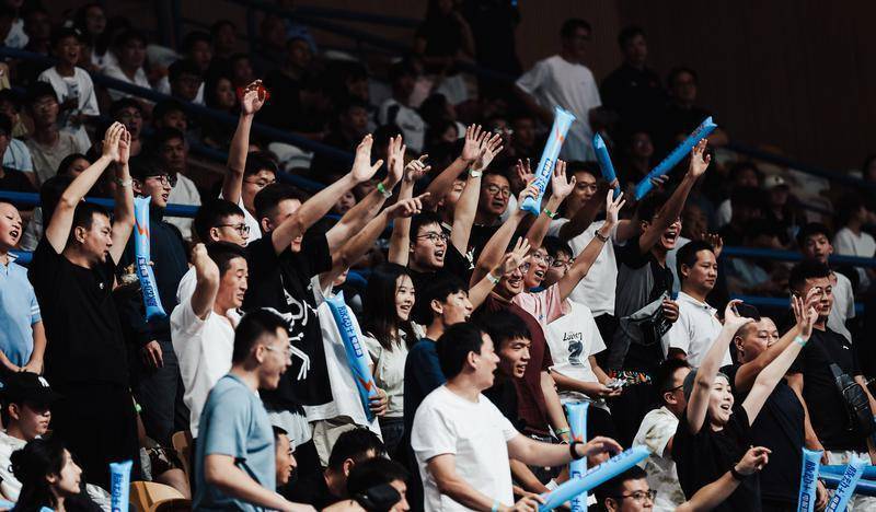 关于精彩赛事连连，球迷期待高潮迭起的信息