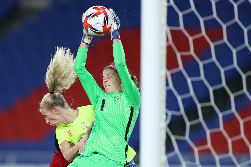 加拿大女足队在比赛中表现抢眼