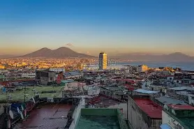 那不勒斯再度蝉联：萨拉赫告捷接班人