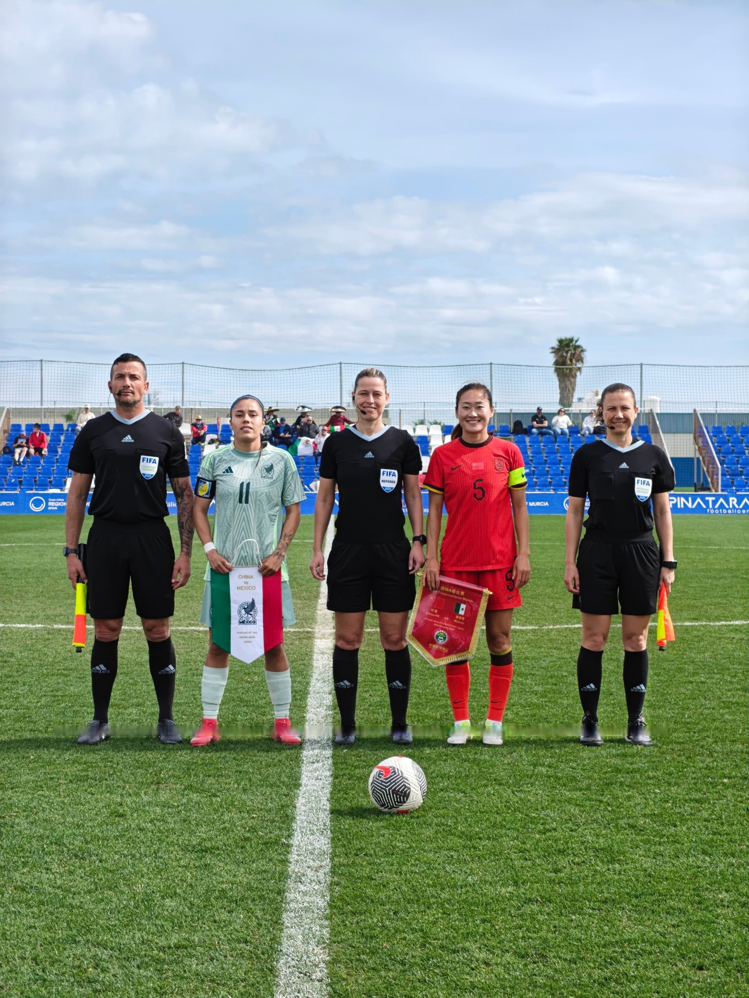 暗度蓝天，谁是最终女足冠军？的简单介绍