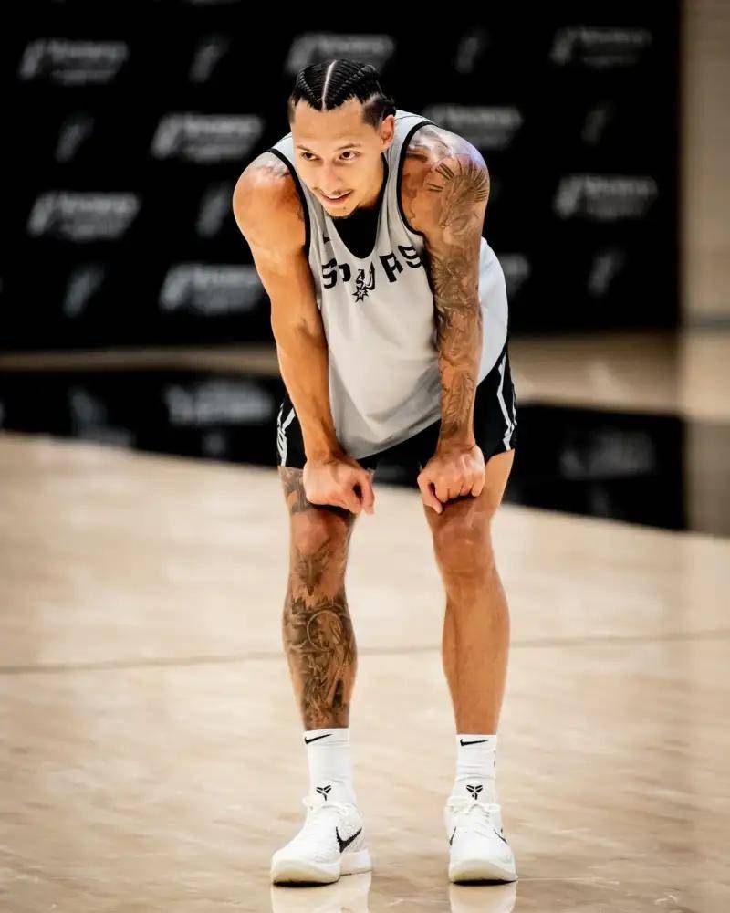 关于马刺球员表示尊重中国男篮，准备在友谊赛中全力以赴的信息