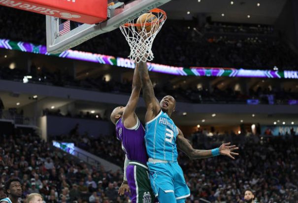 雄鹿逆转黄蜂获得胜利