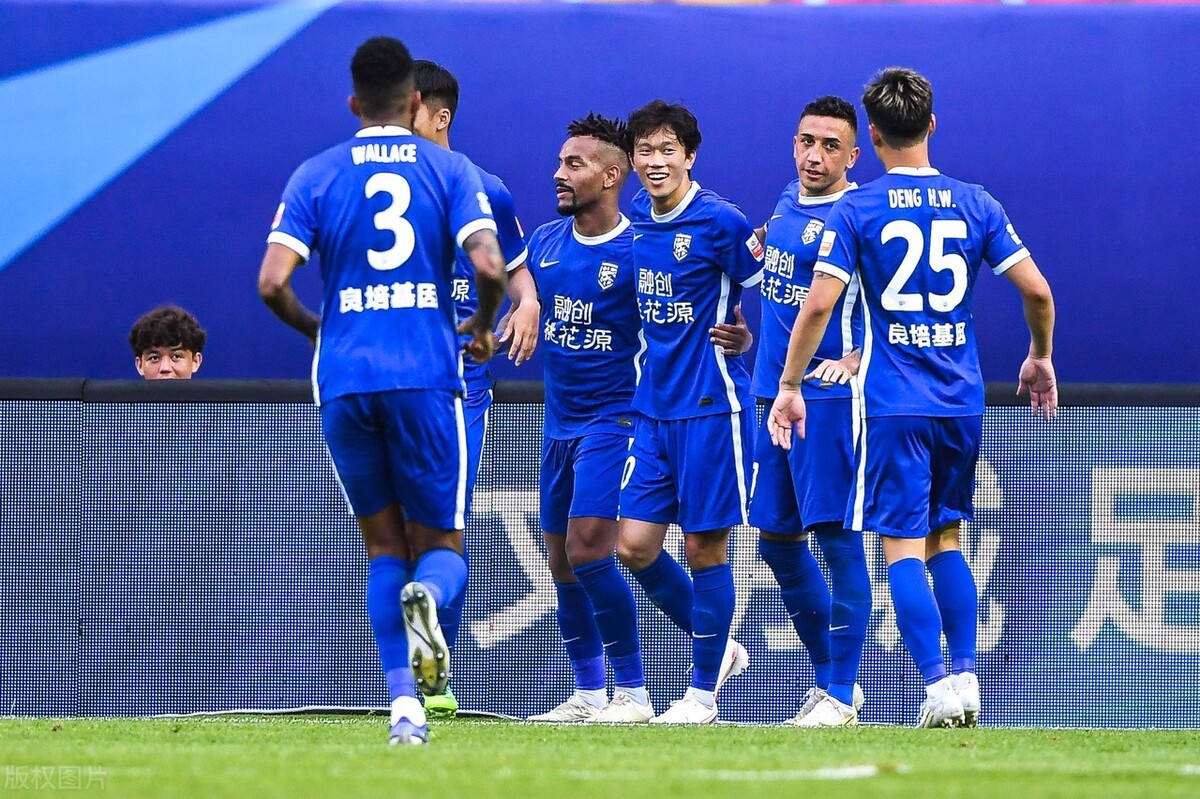 荷兰大胜蒙特内哥罗，领跑小组不败